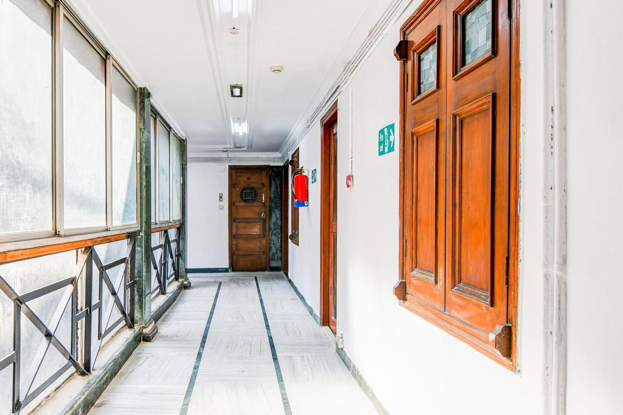 Super Hotel O Lenin Sarani Колката Екстериор снимка