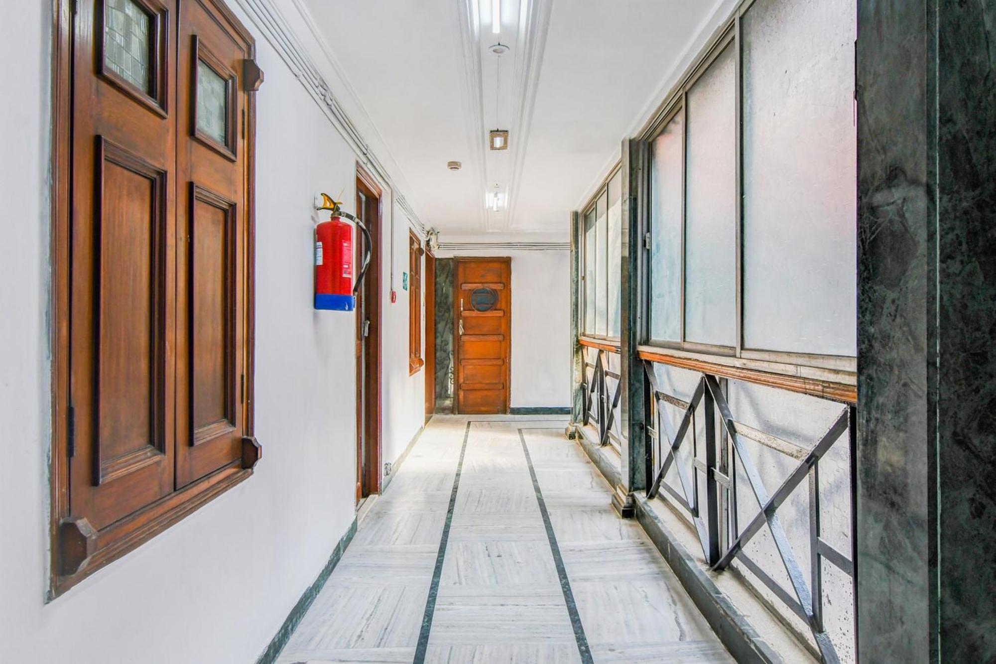 Super Hotel O Lenin Sarani Колката Екстериор снимка