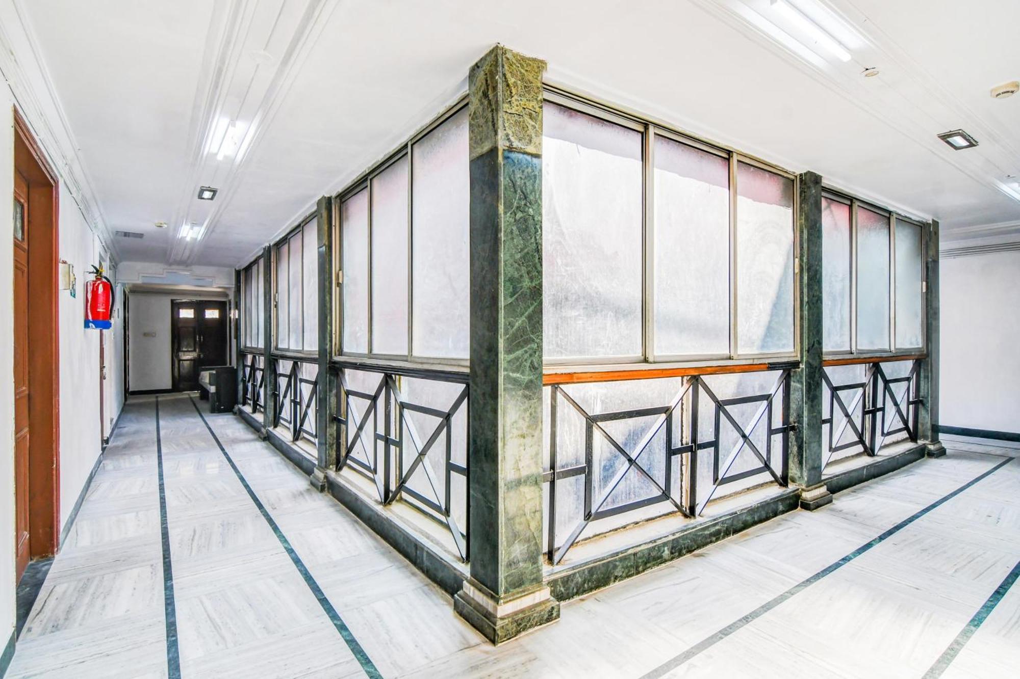 Super Hotel O Lenin Sarani Колката Екстериор снимка